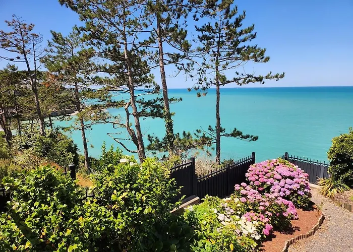 Waterfront View Chausey Villa